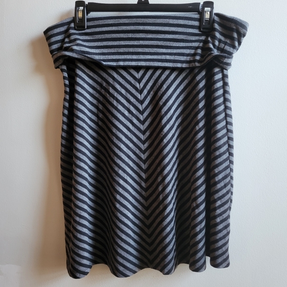 Old Navy Dresses & Skirts - Old Navy Striped Skirt